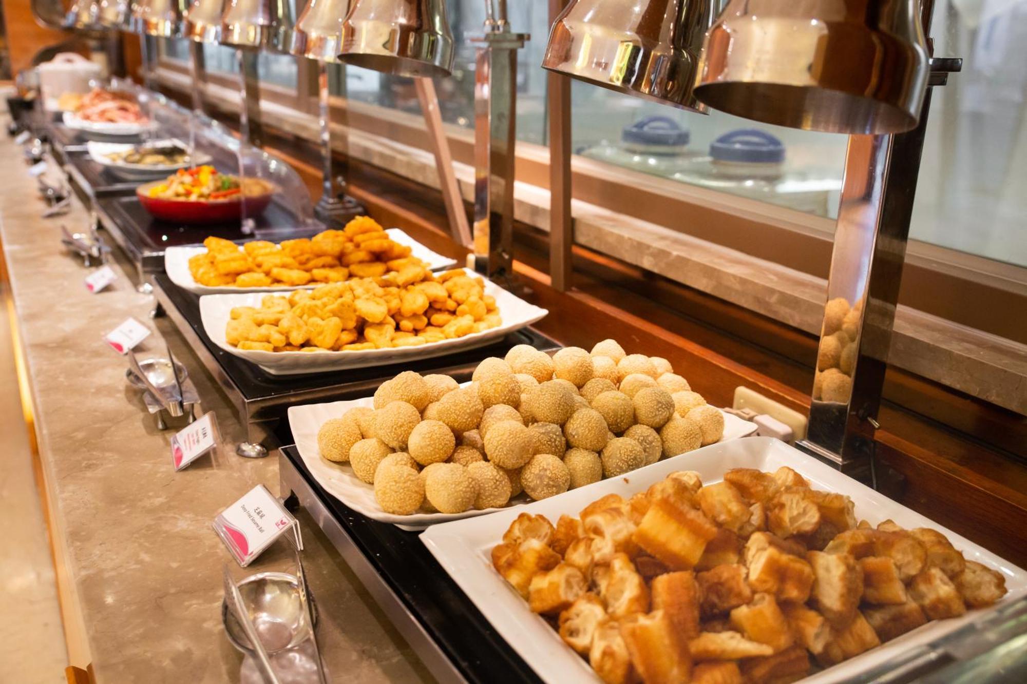 فندق إيه-ديه إيه رويال داشو المظهر الخارجي الصورة A buffet at a hotel