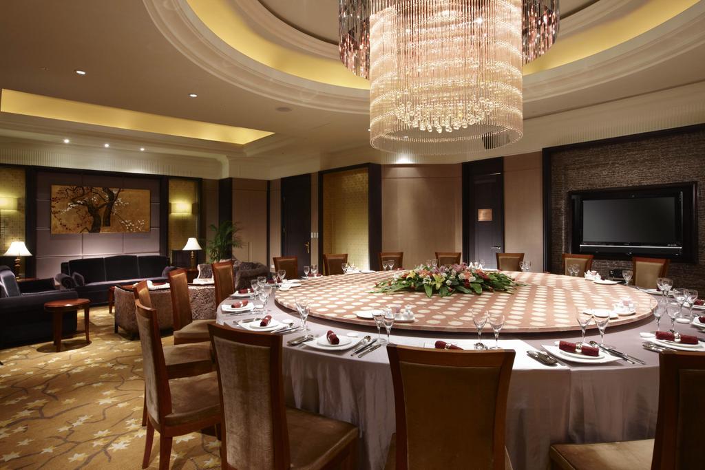 فندق إيه-ديه إيه رويال داشو المظهر الخارجي الصورة A private dining room at the Mandarin Oriental, Hong Kong