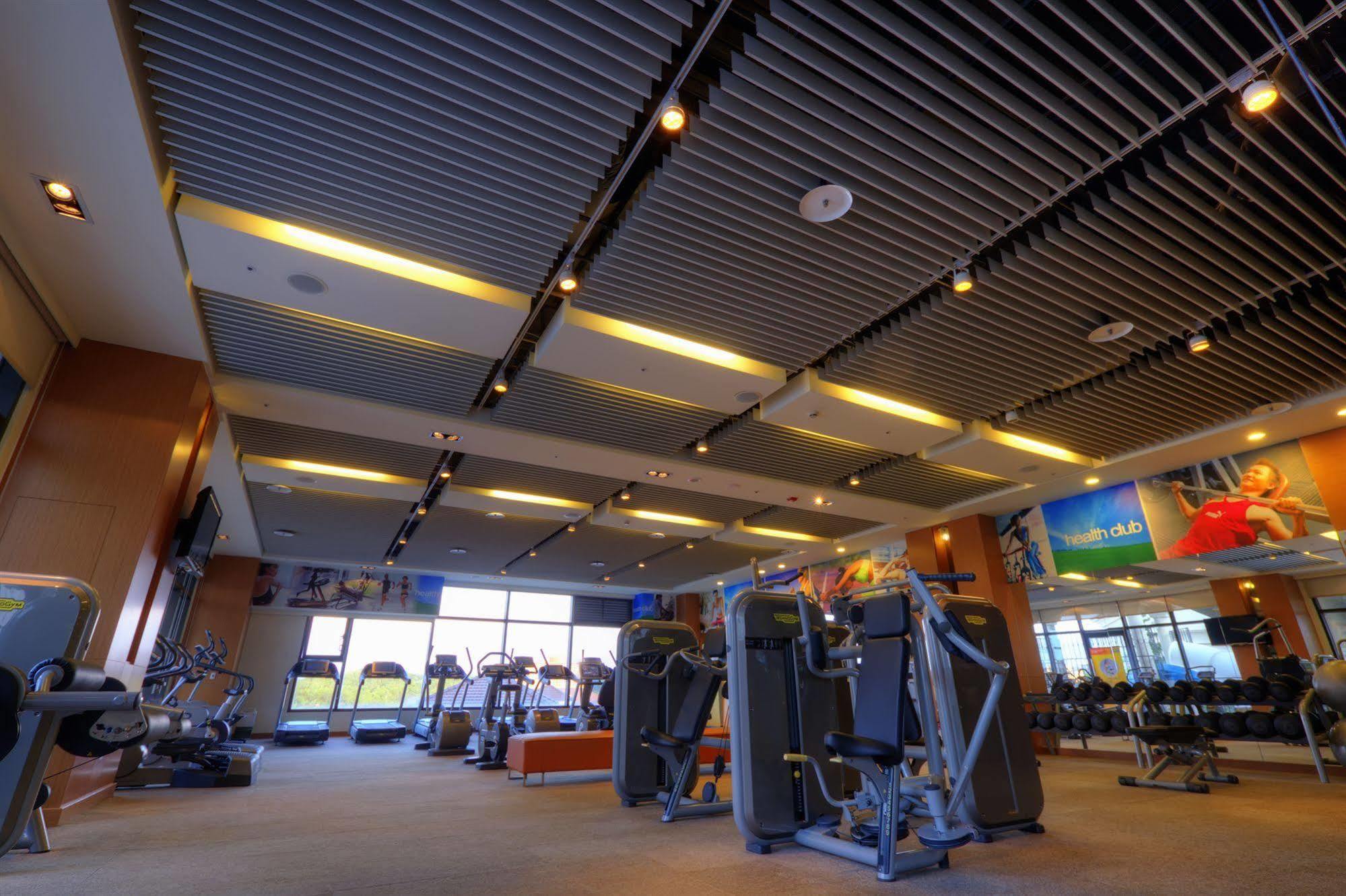 فندق إيه-ديه إيه رويال داشو المظهر الخارجي الصورة The gym at the 101 Tower